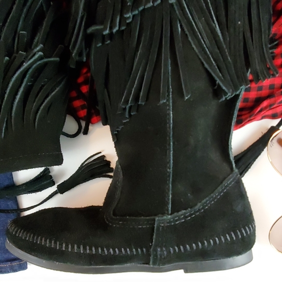 Minnetonka black suede 2 layer fringe boots size 5 - Picture 2 of 8